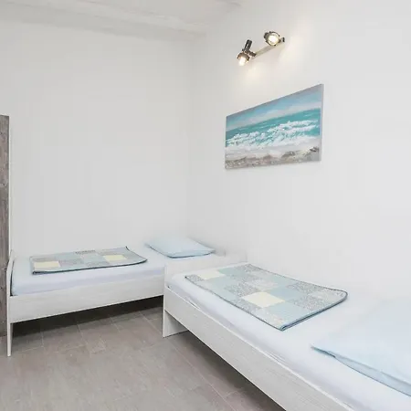 Mira * Privlaka (Zadar)