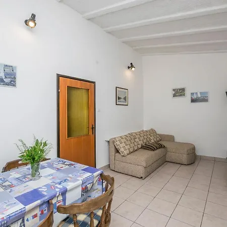 Mira * Privlaka (Zadar)
