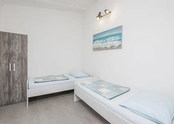 Mira * Privlaka (Zadar)