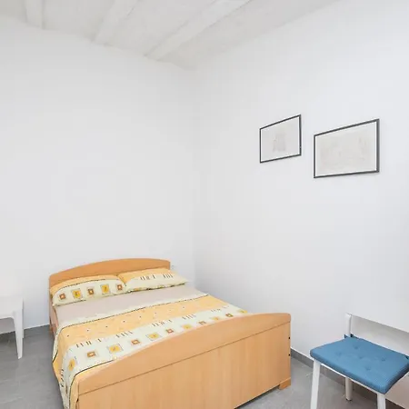 Mira * Privlaka (Zadar)