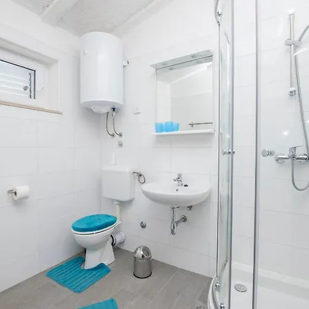 Apartman Mira *