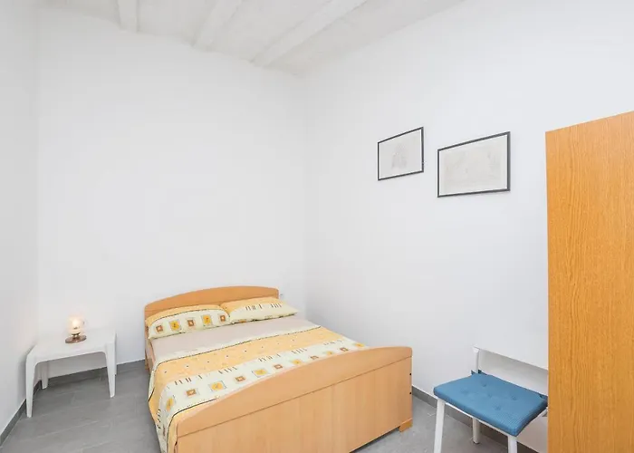 Mira * Privlaka (Zadar)